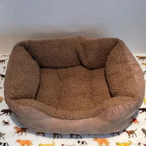 Bed for small dog or cat. EUC.
